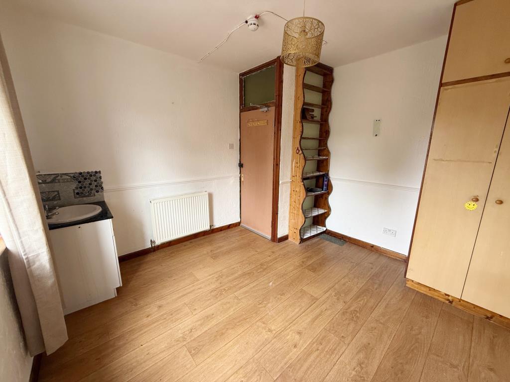 Room with wash basin