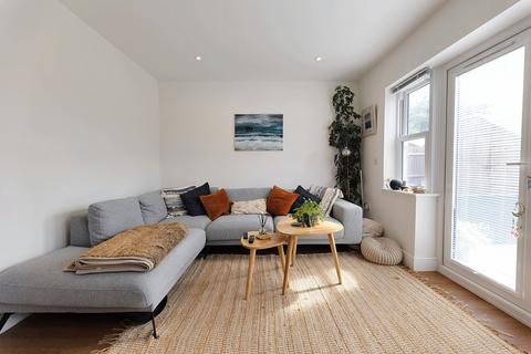 3 bedroom semi-detached house for sale, Harbourside, Harwich, CO12 3