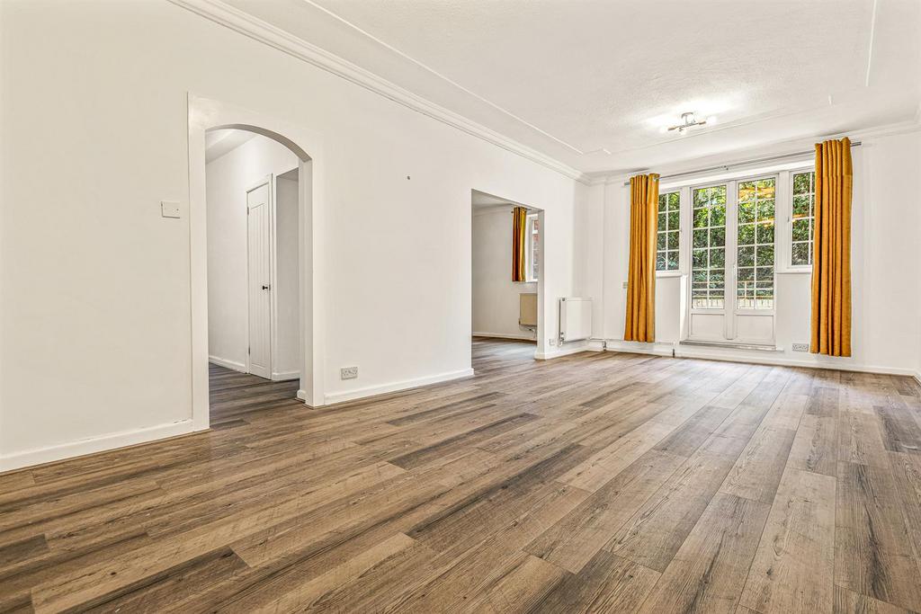 Spacious living room