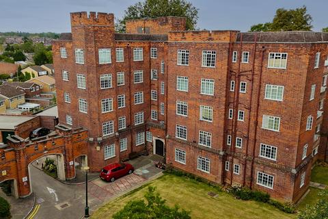 2 bedroom flat for sale, Stoneygate Court, Leicester