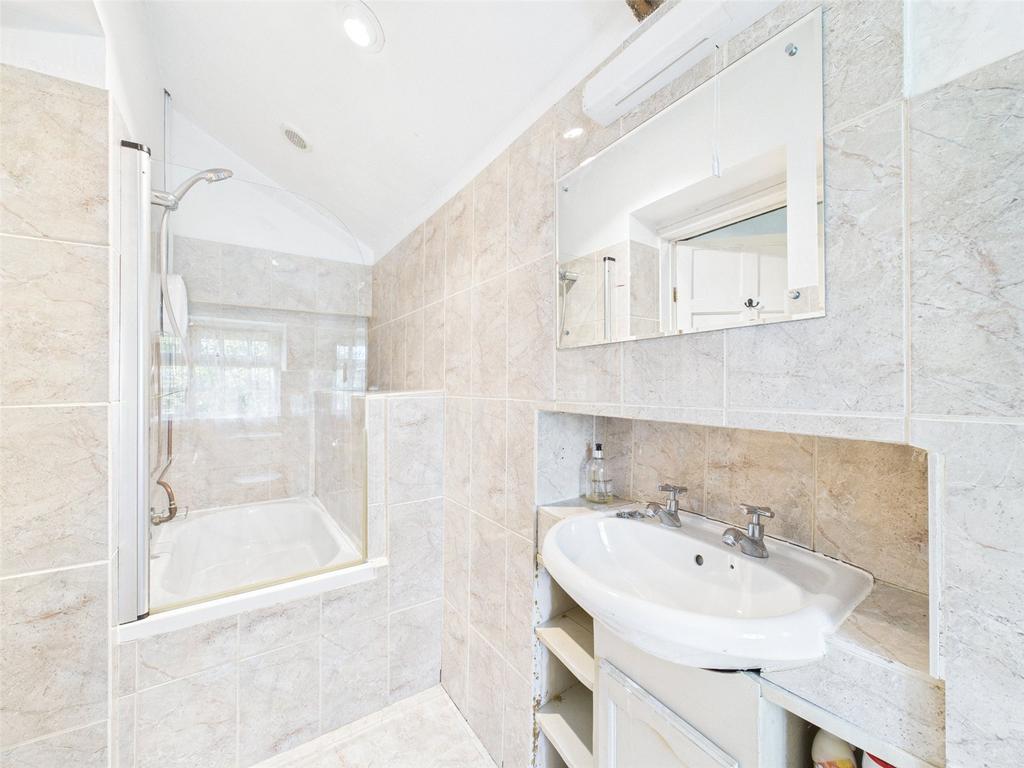 En-Suite (Bed 2)
