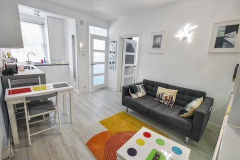 1 bedroom flat for sale, Dewsbury Court, Chiswick