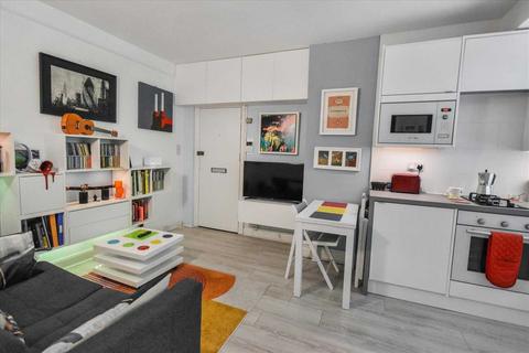 1 bedroom flat for sale, Dewsbury Court, Chiswick