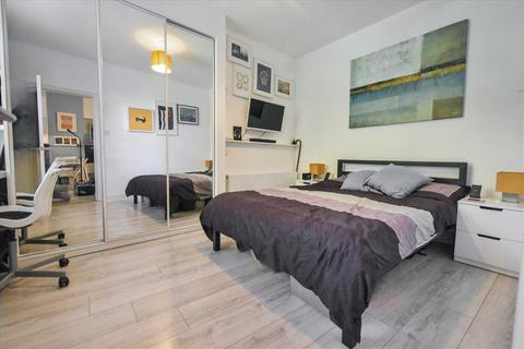 1 bedroom flat for sale, Dewsbury Court, Chiswick