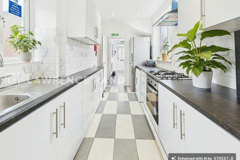 undefined, Burns Avenue, Southall, UB1