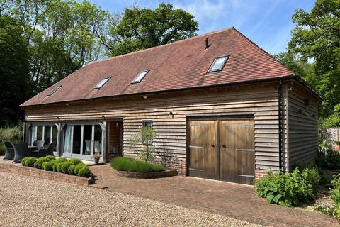 Starvecrow Lane, Peasmarsh, East Sussex TN31 6XN