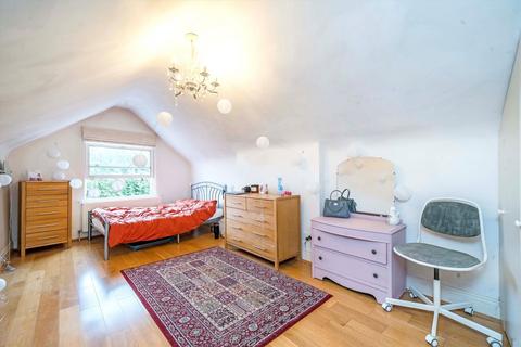 3 bedroom flat for sale, Broughton Road, London W13