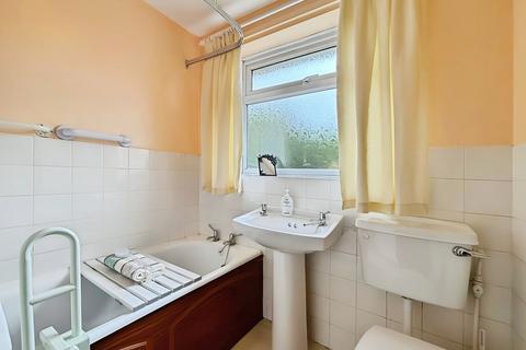 2 bedroom detached bungalow for sale, Claremont Road , Gainsborough