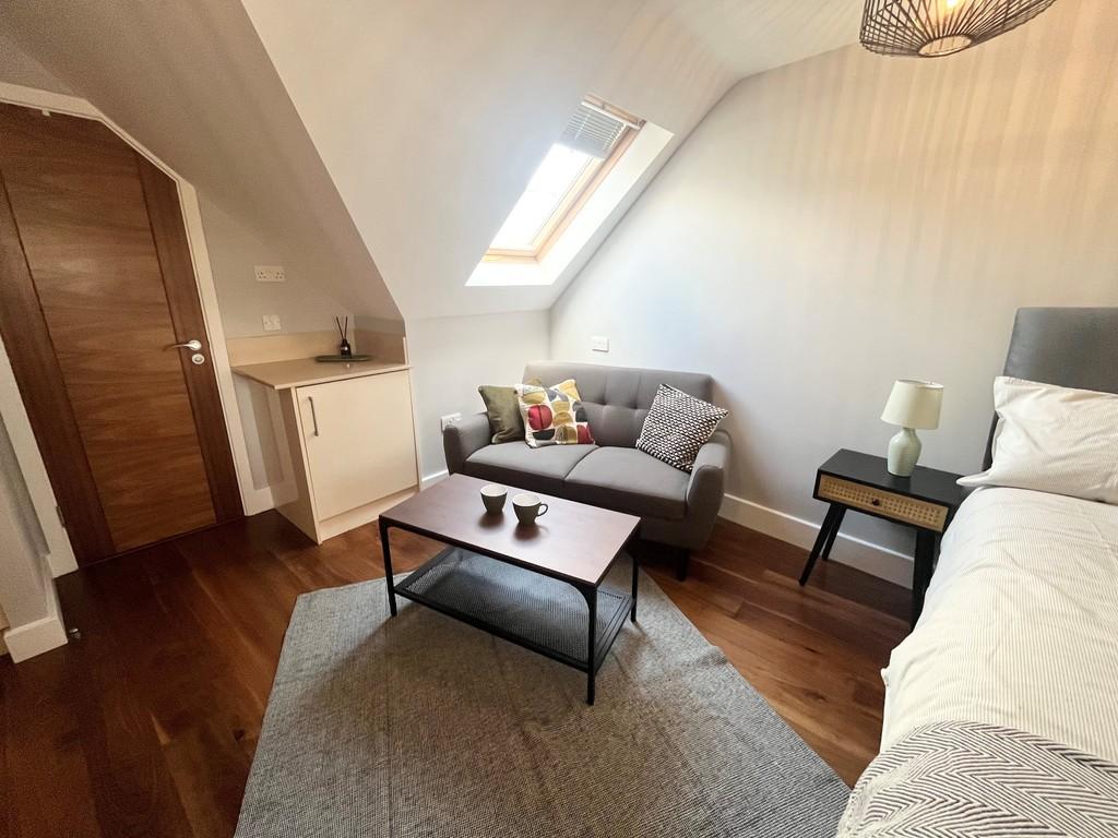Sofa 4 Henderson hse