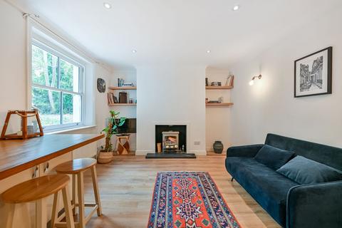 Cambridge Road South, Chiswick, London, W4