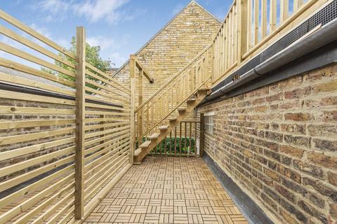 2 bedroom flat for sale, Sandycombe Road, Kew TW9