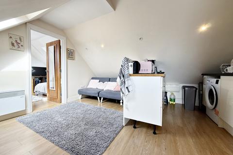 1 bedroom flat to rent, Bathurst Walk, Iver, SL0
