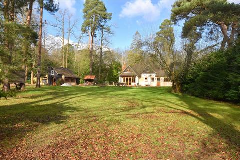 3 bedroom detached house to rent, Seven Hills Road, Cobham, KT11