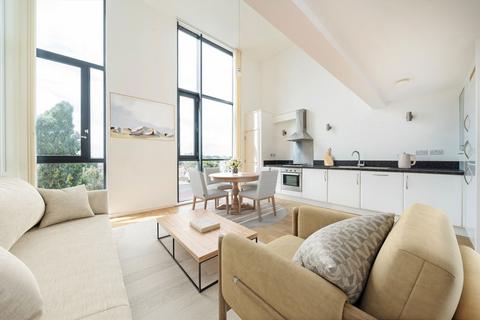 2 bedroom flat for sale, Cowley Road, London W3