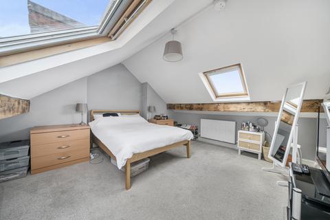 2 bedroom maisonette for sale