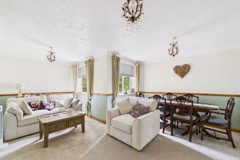 3 bedroom flat for sale, Fieldhead Place, Tettenhall Wood, Wolverhampton, WV6