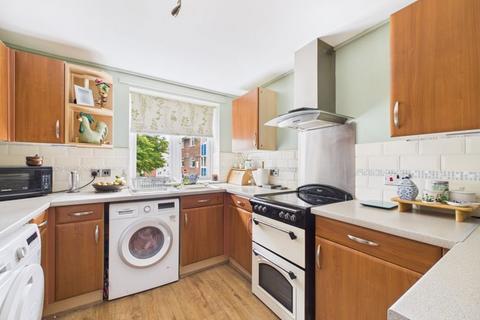 3 bedroom flat for sale, Fieldhead Place, Tettenhall Wood, Wolverhampton, WV6