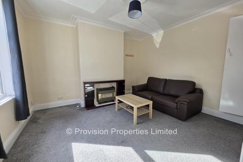 2 bedroom terraced house to rent, Harold View, Hyde Park LS6