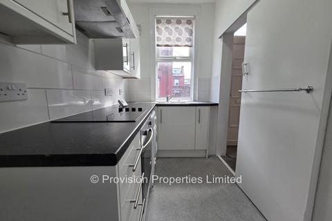 2 bedroom terraced house to rent, Harold View, Hyde Park LS6