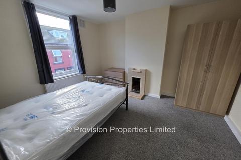 2 bedroom terraced house to rent, Harold View, Hyde Park LS6