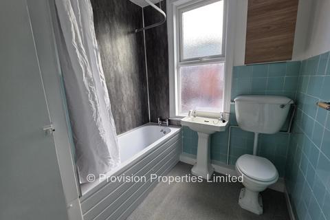 2 bedroom terraced house to rent, Harold View, Hyde Park LS6