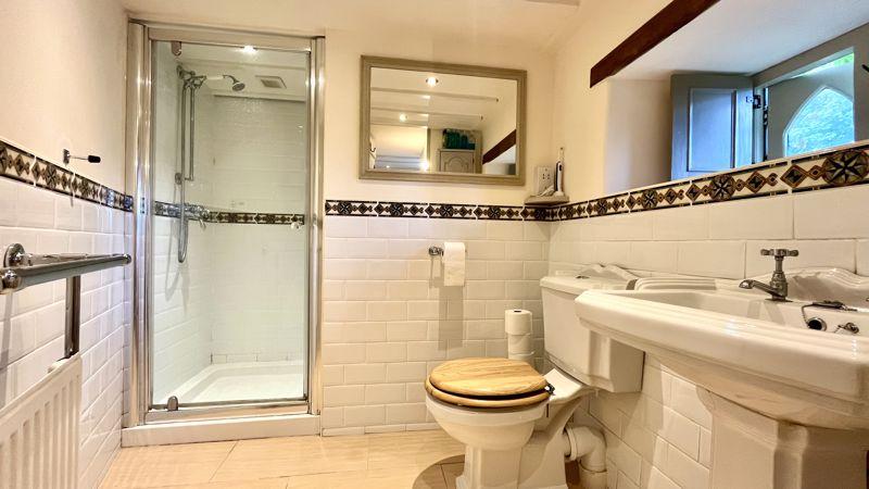 En Suite to Bedroom