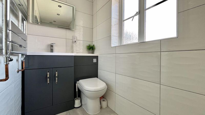 En Suite to Bedroom