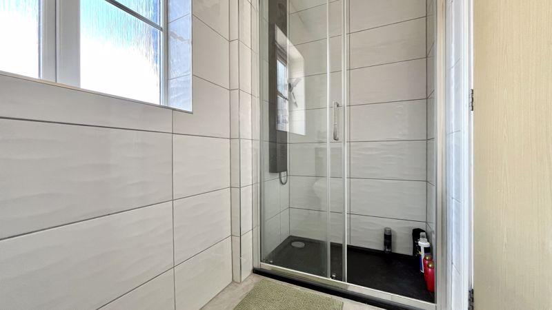 En Suite to Bedroom