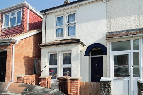 1 bedroom terraced house to rent, Castle Avenue, Rochester ME1