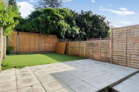 1 bedroom terraced house to rent, Castle Avenue, Rochester ME1