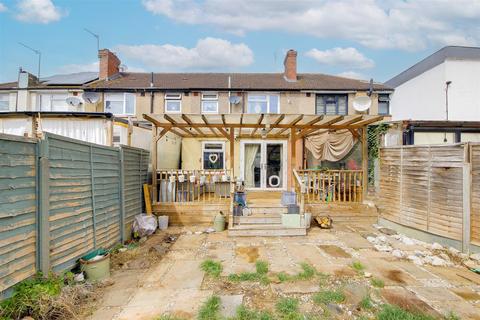 9 Winton Close, London, N9 8ER