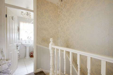 9 Winton Close, London, N9 8ER
