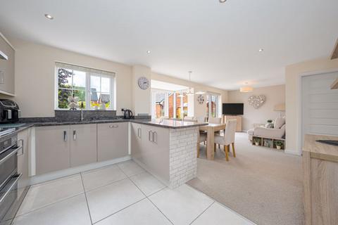 5 bedroom detached house for sale, Cortland Avenue, Chorley PR7