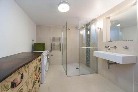 2 bedroom apartment for sale, Minstrel Court, London E2