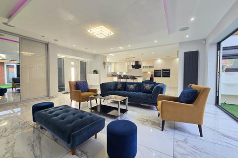6 bedroom detached house for sale, Minley Road, Farnborough GU14
