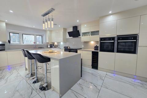 6 bedroom detached house for sale, Minley Road, Farnborough GU14