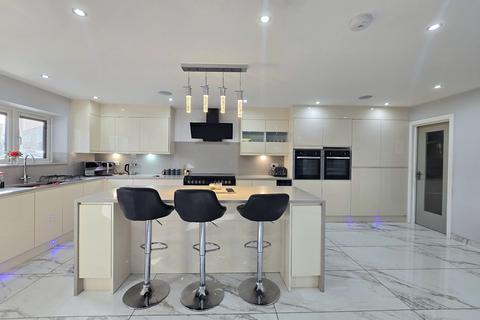 6 bedroom detached house for sale, Minley Road, Farnborough GU14