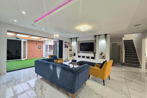 6 bedroom detached house for sale, Minley Road, Farnborough GU14
