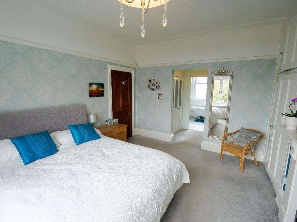 Master Bedroom Dual Aspect
