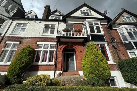 2 bedroom flat to rent, 2 Maderia Park, Tunbridge Wells, TN2 5SU