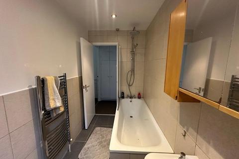 2 bedroom flat to rent, 2 Maderia Park, Tunbridge Wells, TN2 5SU