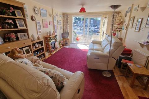 2 bedroom flat for sale, Latimer Road, St Helens, Isle of Wight, PO33 1YR