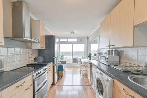 2 bedroom flat for sale, Grantham Road, Stockwell, London, SW9