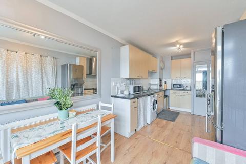 2 bedroom flat for sale, Grantham Road, Stockwell, London, SW9
