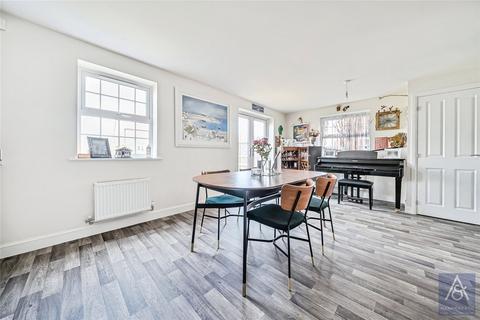 4 bedroom link detached house for sale, Edburg Street, Buckinghamshire MK18