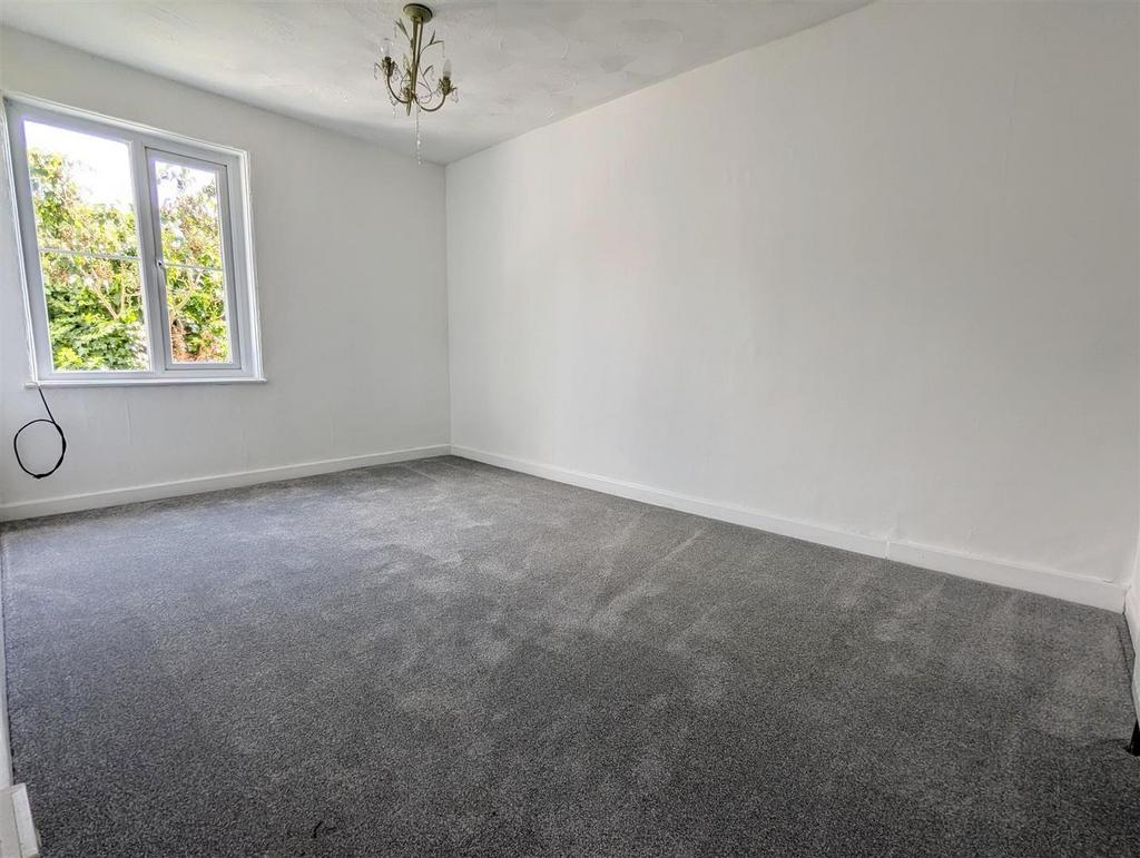 Bedroom 1.jpg