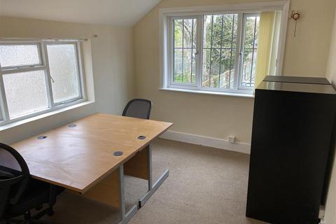 Office to rent, 57-59 Queens Rd Buckhurst Hill IG9 5BU