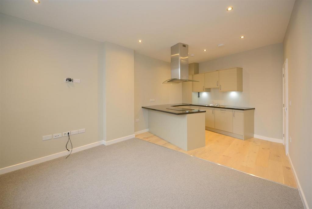 Open plan lounge/dining room