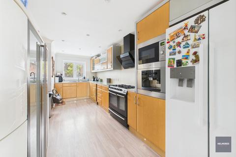 4 bedroom detached house for sale, Avranches Avenue, Crediton, EX17