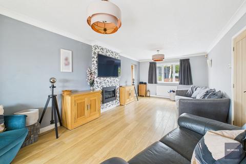 4 bedroom detached house for sale, Avranches Avenue, Crediton, EX17